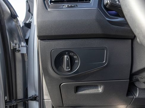 Used 2023 Volkswagen Tiguan SE w/ Panoramic Sunroof Package FWD image 27