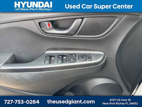 Used 2021 Hyundai Kona SE image 9