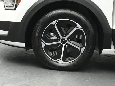 Used 2024 Kia Niro EX image 35