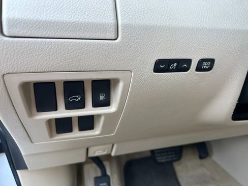 Used 2011 Lexus RX 450h AWD image 12