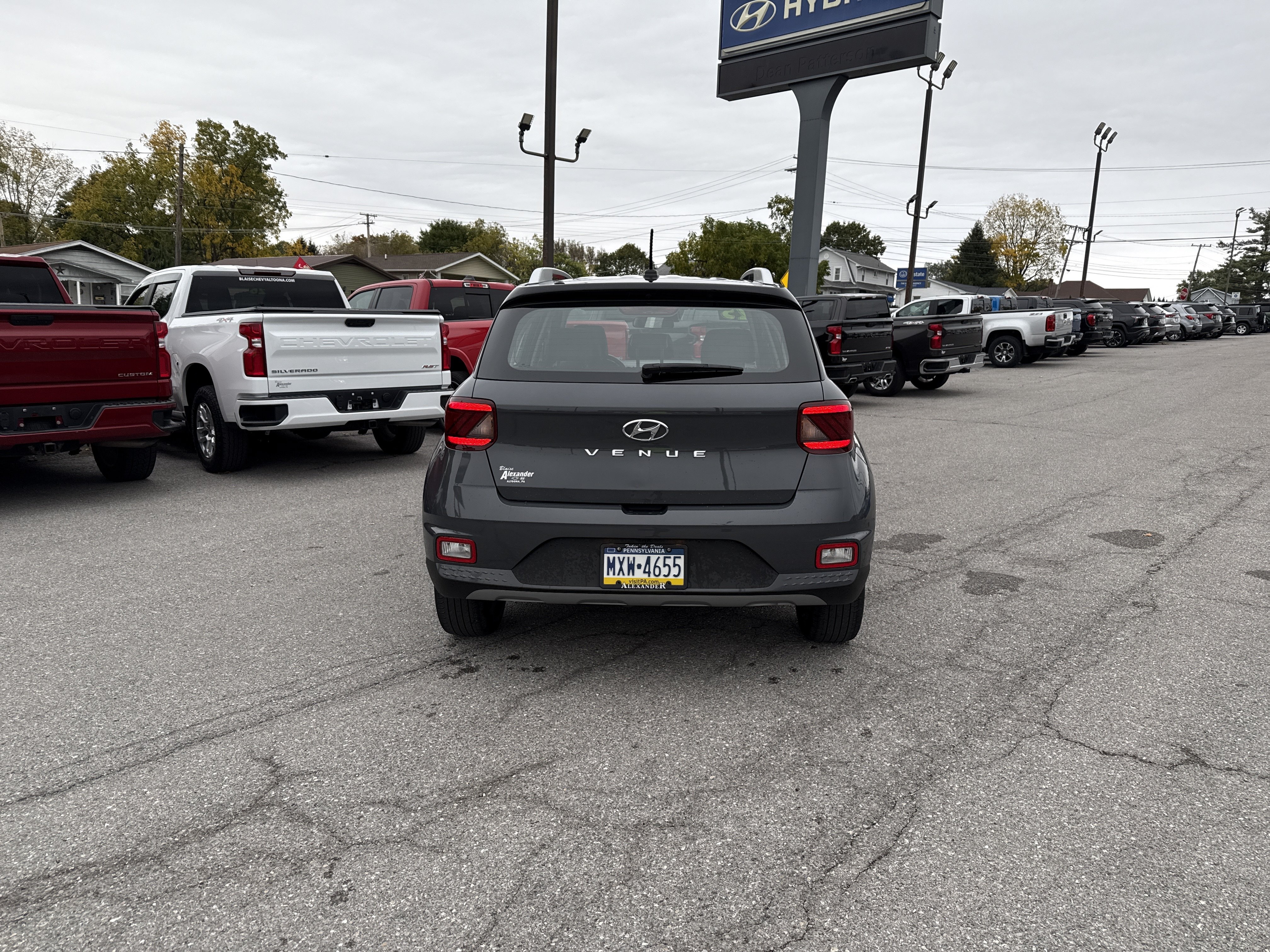 Used 2025 Hyundai Venue Limited FWD image 4
