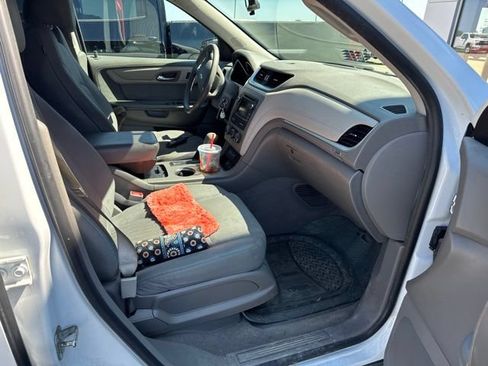 Used 2017 Chevrolet Traverse LS FWD image 14