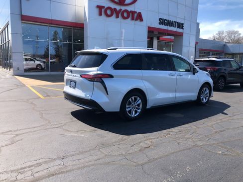 Used 2024 Toyota Sienna Limited AWD/4WD image 2