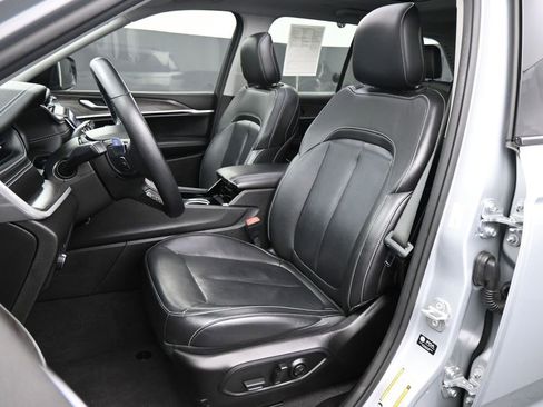 Used 2022 Jeep Grand Cherokee Limited image 21