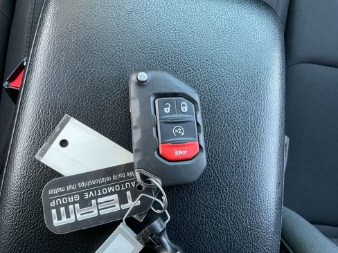 Used 2022 Jeep Gladiator Willys image 32