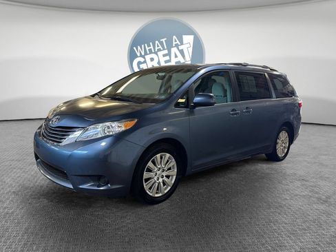 Used 2015 Toyota Sienna LE AWD/4WD image 8