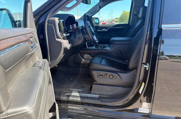 Used 2024 GMC Sierra 1500 SLT w/ SLT Premium Plus Package AWD/4WD image 3
