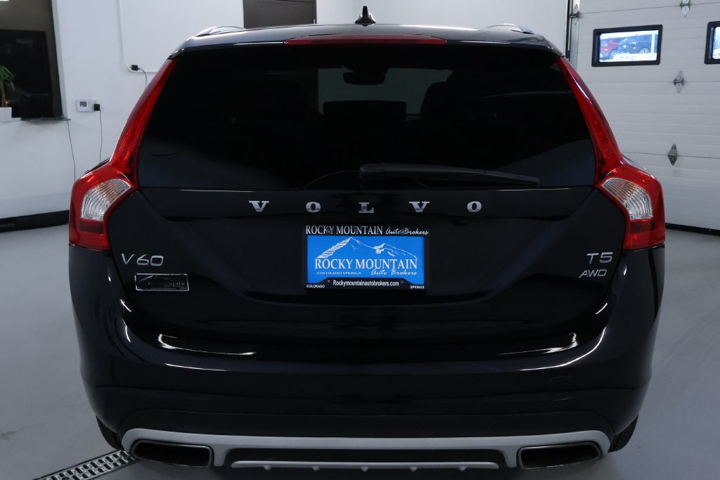 Used 2018 Volvo V60 T5 Cross Country AWD/4WD image 6