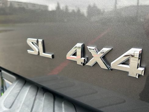 Used 2017 Nissan Frontier SL image 32