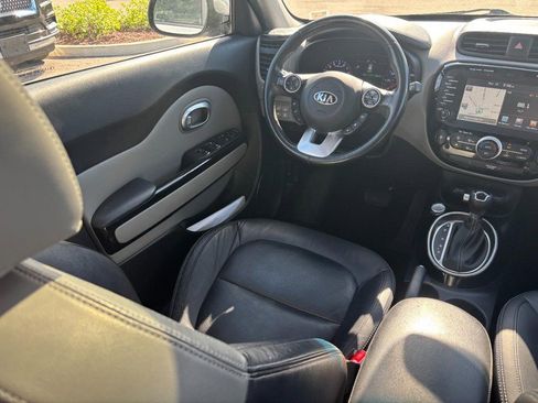 Used 2017 Kia Soul + w/ Primo Package FWD image 11