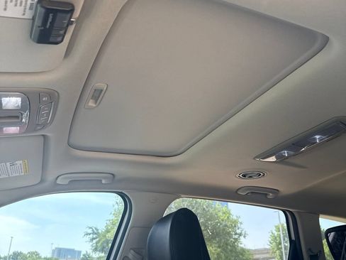 Used 2022 Kia Telluride S FWD image 3