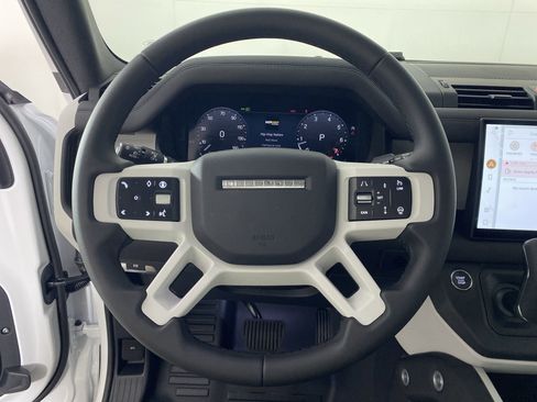 Used 2025 Land Rover Defender 110 S image 13