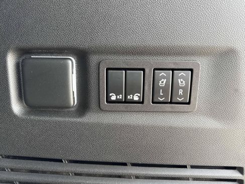 Used 2023 Chevrolet Suburban High Country w/ Advanced Technology Package RWD image 36