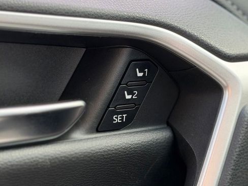 Used 2022 Toyota RAV4 Limited AWD/4WD image 25