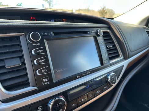 Used 2017 Toyota Highlander Limited image 30