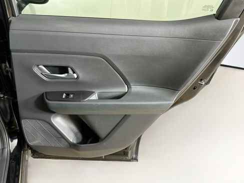 Used 2025 Nissan Kicks SV AWD/4WD image 27