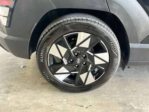 Used 2024 Hyundai Kona SEL FWD image 11