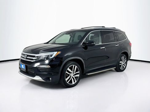 Used 2018 Honda Pilot Touring image 3