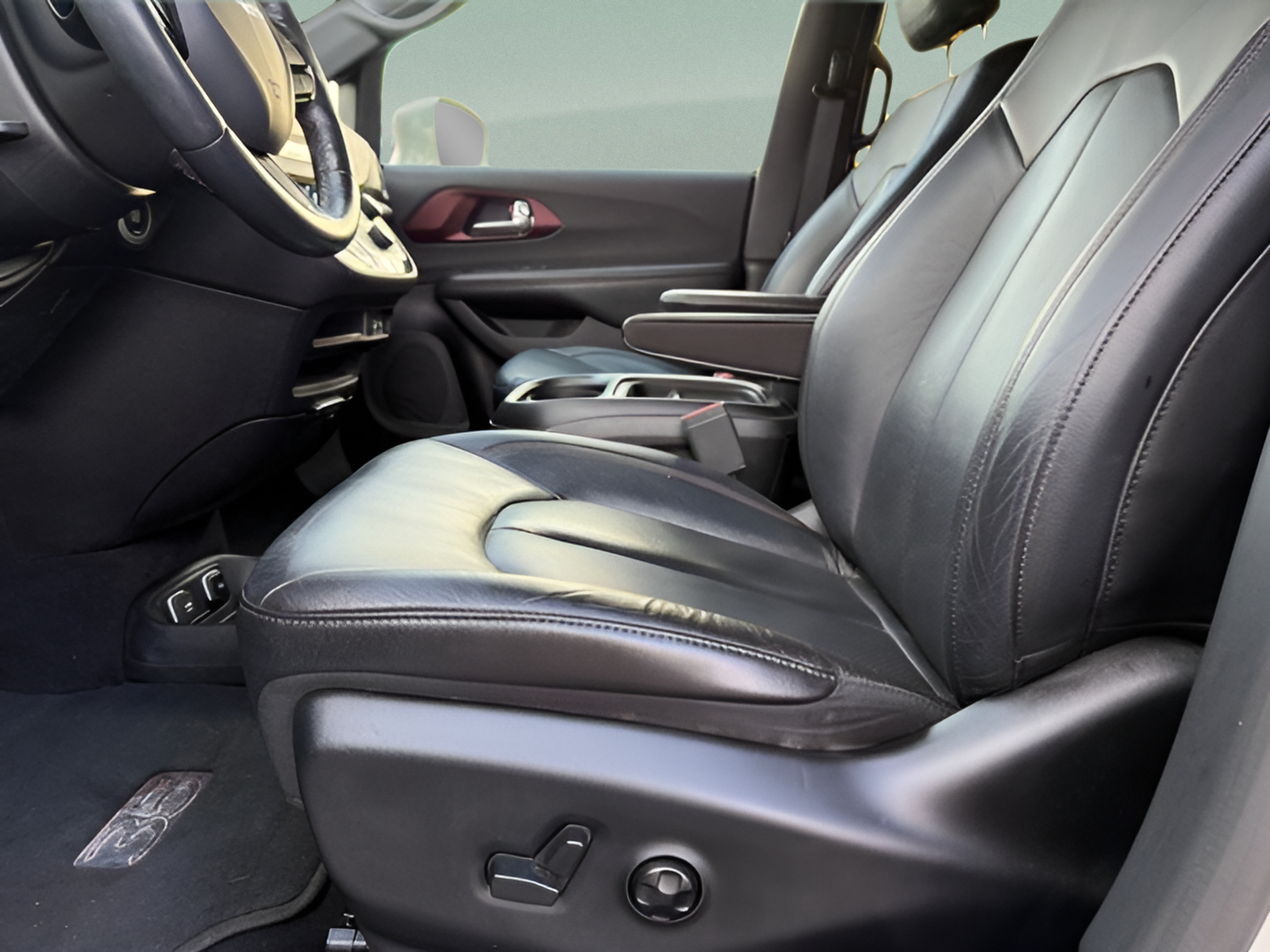 Used 2019 Chrysler Pacifica Touring-L FWD image 16