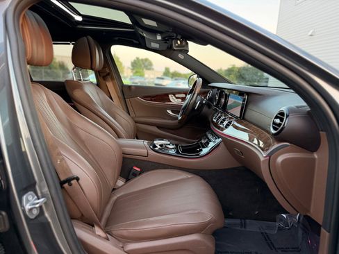 Used 2017 Mercedes-Benz E 400 4MATIC Wagon image 33