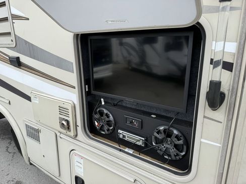 Used 2014 Mercedes-Benz Sprinter 3500 image 23