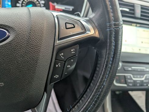 Used 2017 Ford Fusion SE w/ Fusion SE Technology Package image 18