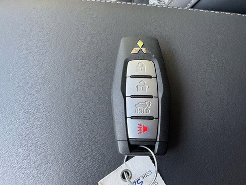 New 2025 Mitsubishi Outlander SE image 34