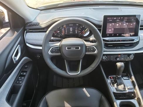 Used 2022 Jeep Compass Latitude AWD/4WD image 14