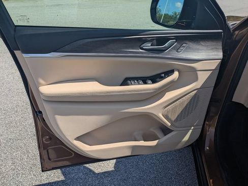 New 2026 Jeep Grand Cherokee L Limited w/ Luxury Tech Group II RWD image 11