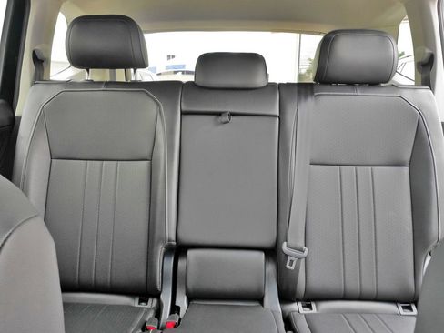 Used 2024 Volkswagen Tiguan SE FWD image 31