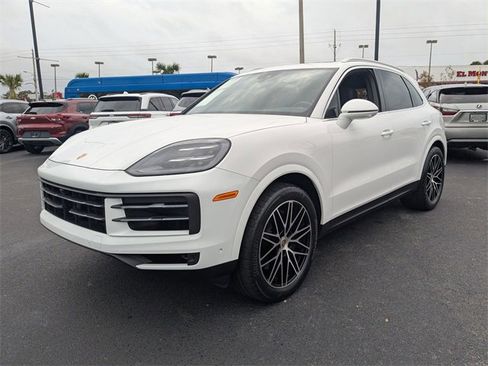 Used 2024 Porsche Cayenne image 8