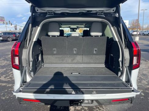 New 2025 Ford Expedition Active image 20