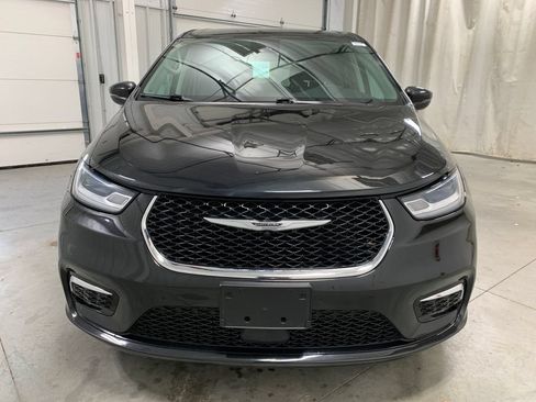 Used 2023 Chrysler Pacifica Touring-L w/ Uconnect Theater Family Group AWD/4WD image 15