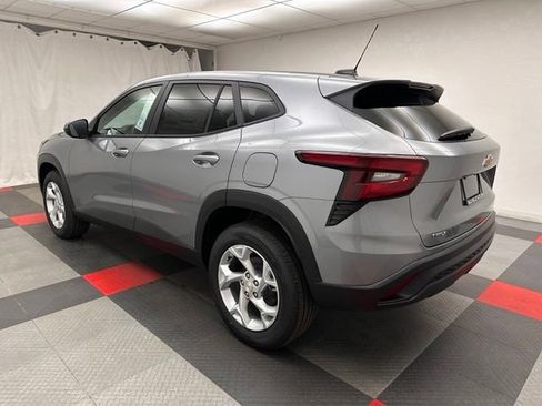 New 2026 Chevrolet Trax LS w/ LS Convenience Package FWD image 4