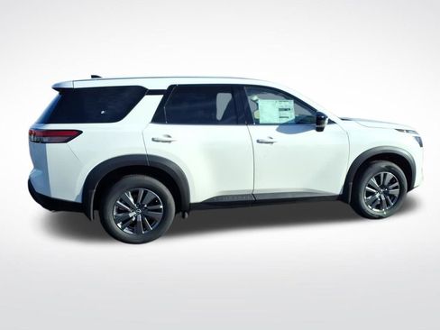New 2025 Nissan Pathfinder S image 8