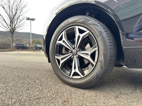 Certified 2022 Volvo XC60 B5 Momentum w/ Climate Package image 5