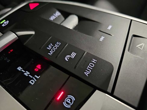 Used 2025 BMW X1 xDrive28i w/ Technology Package image 18