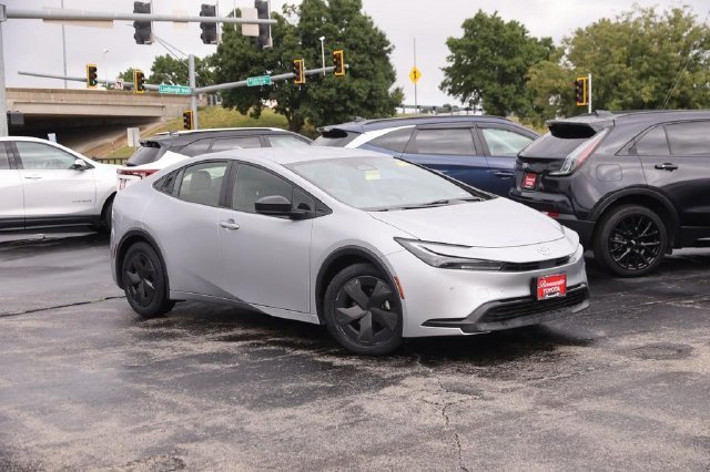 Used 2024 Toyota Prius LE FWD image 2