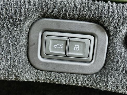 Used 2024 Bentley Continental GT Mulliner AWD/4WD image 41