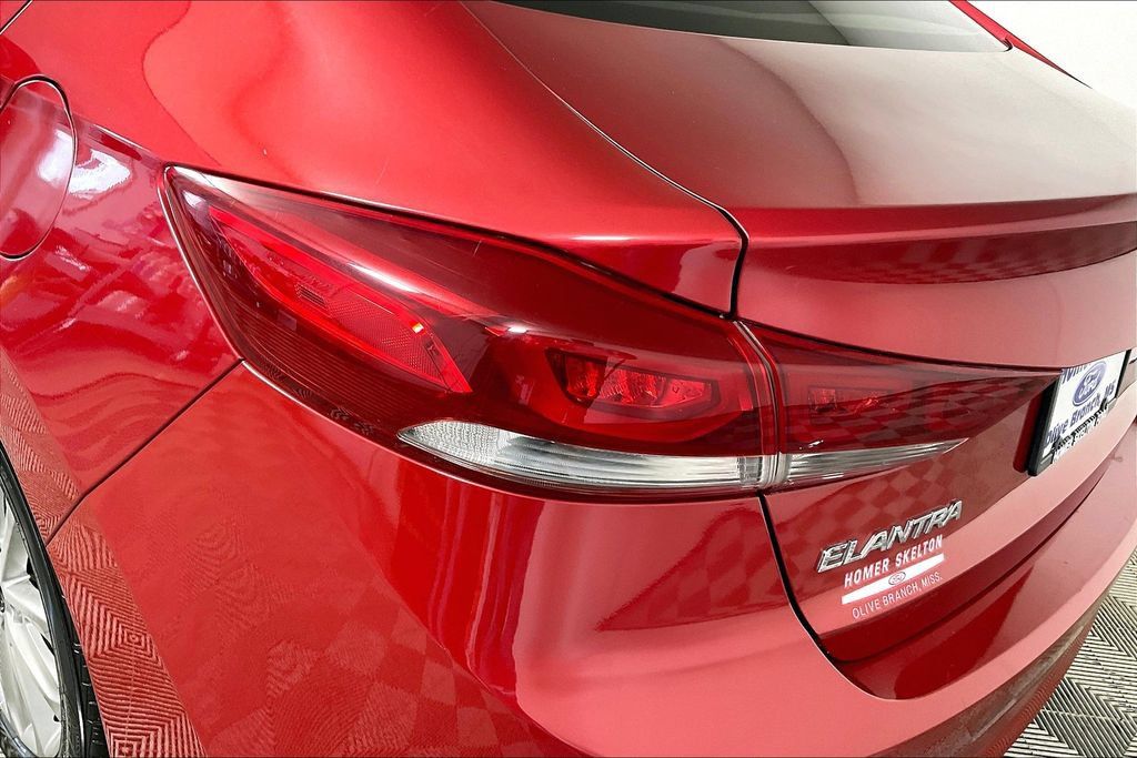 Used 2017 Hyundai Elantra Limited FWD image 27