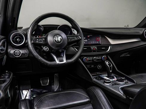 Used 2023 Alfa Romeo Giulia Veloce image 5