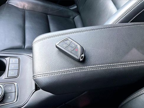 Used 2024 Cadillac XT4 Premium Luxury image 10