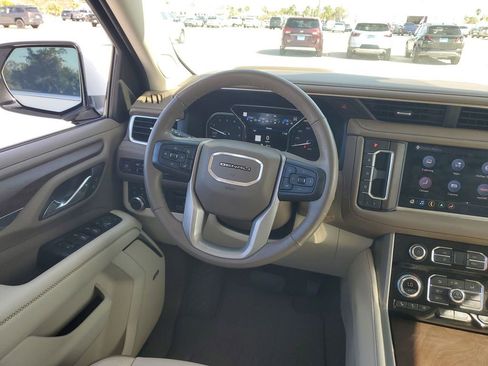 Used 2021 GMC Yukon Denali w/ Denali Premium Package image 15