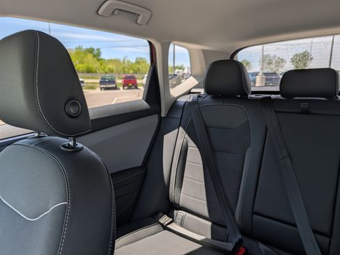 Certified 2024 Volkswagen Taos SE AWD/4WD image 12