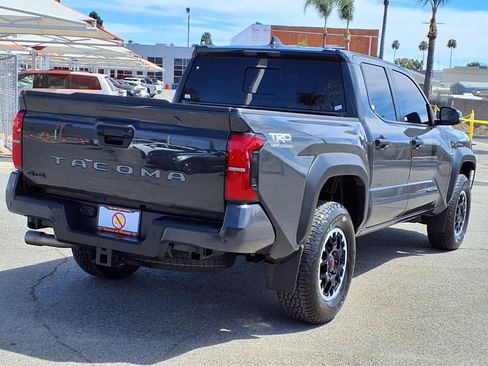 Certified 2024 Toyota Tacoma TRD Off-Road w/ TRD Off Road Upgrade Package AWD/4WD image 6