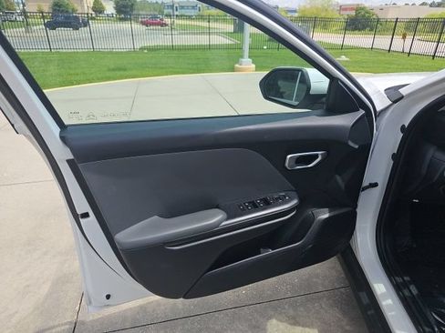 Used 2025 Kia K4 FWD image 11