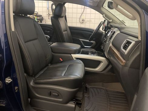 Used 2016 Nissan Titan SL image 22