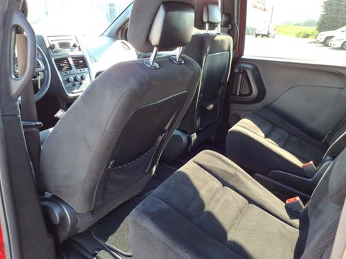 Used 2015 Dodge Grand Caravan SE w/ Quick Order Package 29E SE FWD image 11
