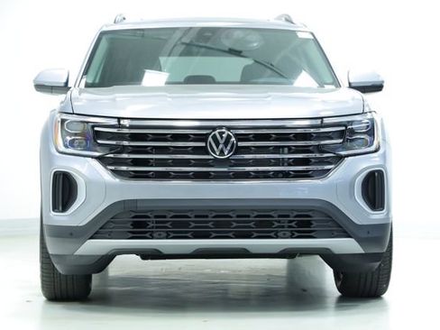 New 2026 Volkswagen Atlas SE FWD image 2