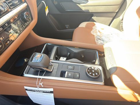 New 2026 Nissan Pathfinder Platinum image 29